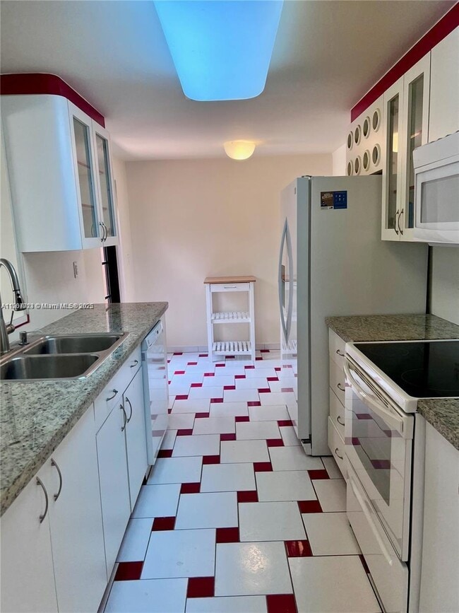 Building Photo - 8431 SW 28th St