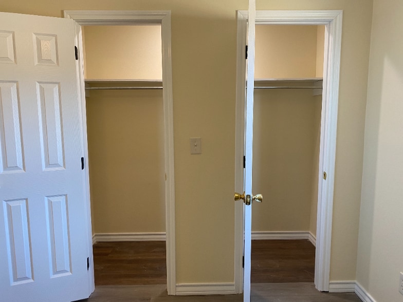 Building Photo - 241 Private Rd