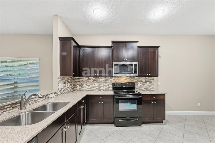 Building Photo - 30113 Saddlebred Ln
