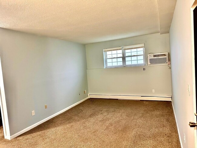 Building Photo - 363 Hildreth St