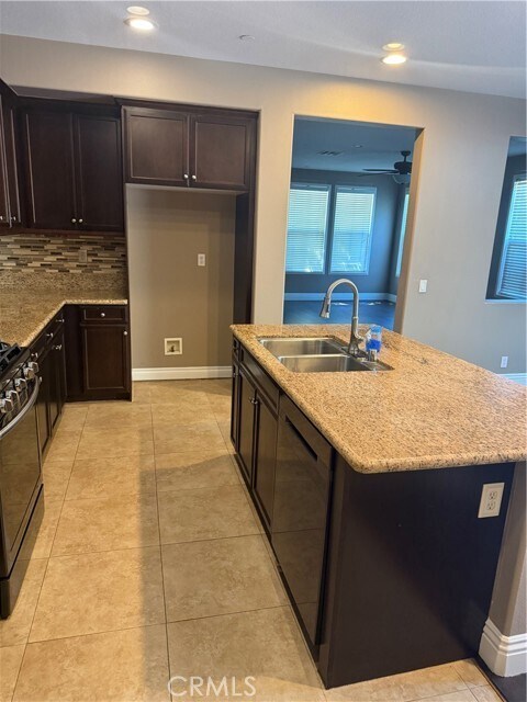 Building Photo - 12585 Montaivo Ln