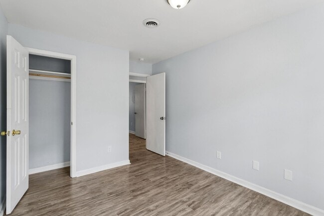 Building Photo - Updated Large Home with Private In-Law Suite Near Gloucester Main Street