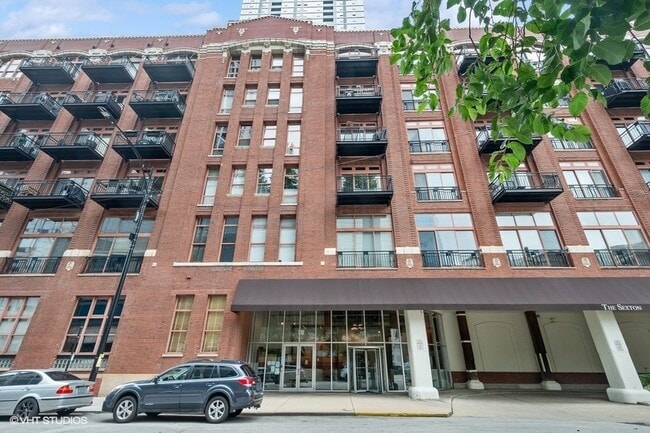 Primary Photo - 360 W Illinois St