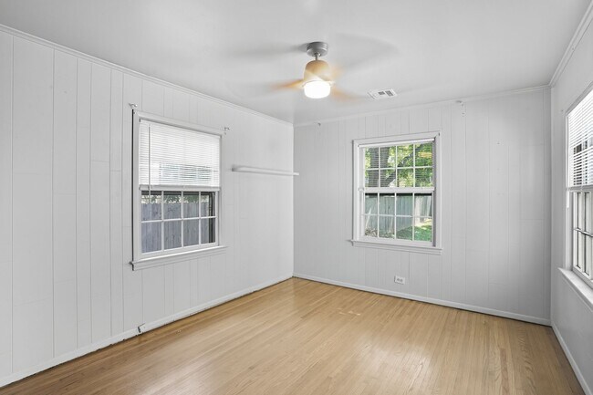 Building Photo - Charming 3-Bedroom Near Brookside & The Ga...