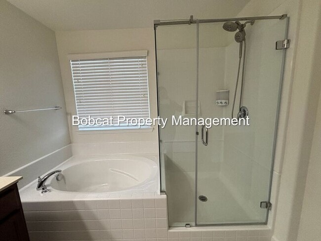 Building Photo - 100 Deschutes Dr