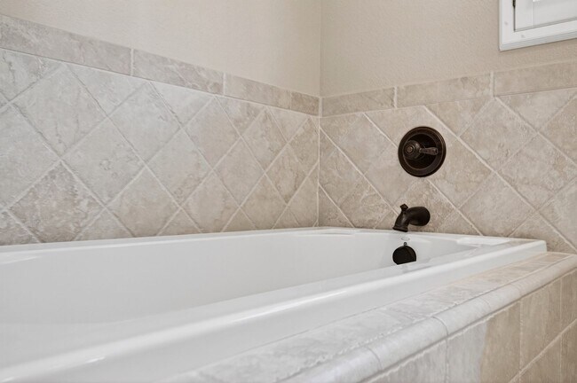 Building Photo - Renovated Court Location Beauty – Spacious 4BD Home Near Pleasant Hill!