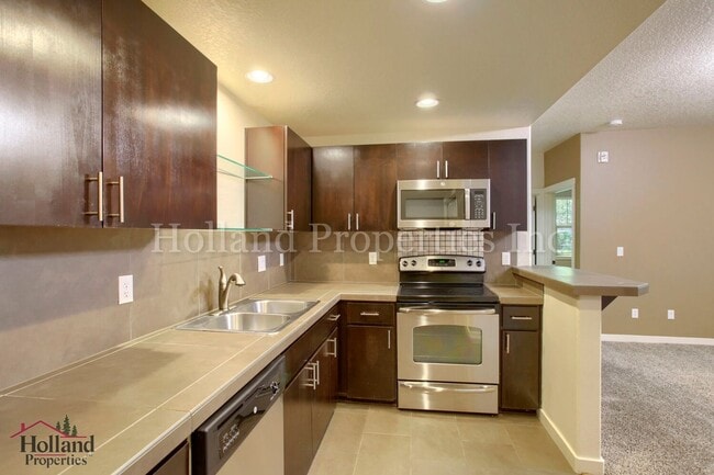 Building Photo - Charming Condo Living in the Heart of Beaverton!