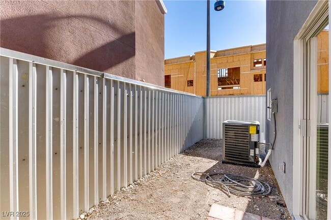 Building Photo - 254 Tower St