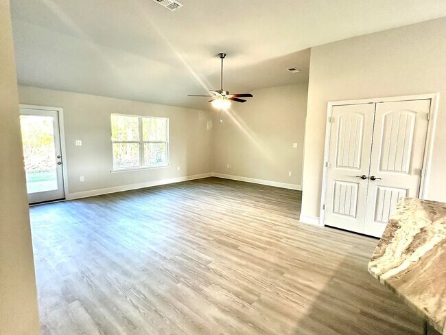 Building Photo - 13924 Ruby Ln