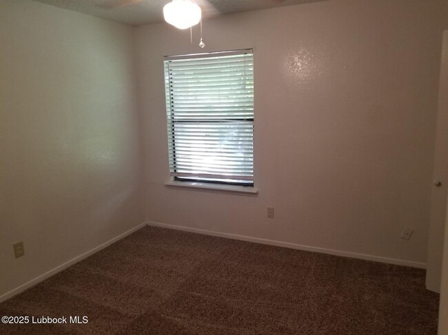 Building Photo - 8601 Memphis Dr