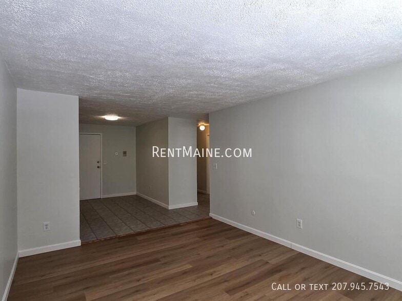 Building Photo - 10 Tall Pines Dr