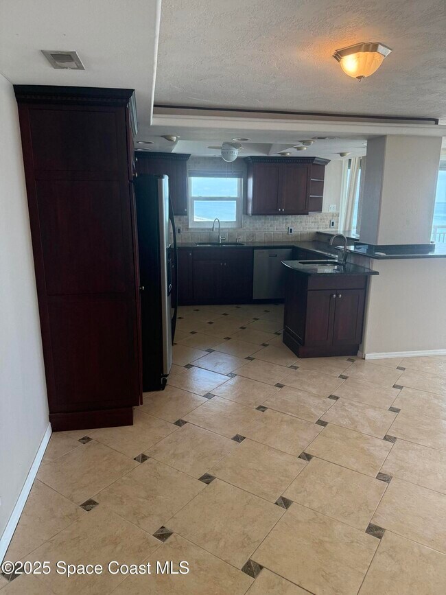 Building Photo - 877 N Hwy A1A