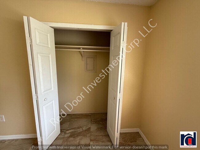 Building Photo - 3/1 Apartment in Deland - Close to Hontoon...