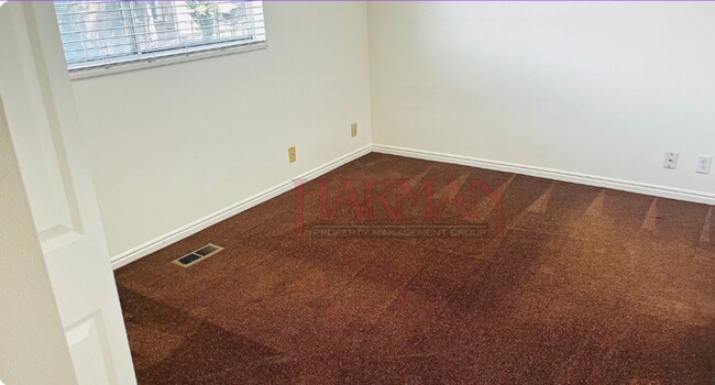 Building Photo - 699 600 W