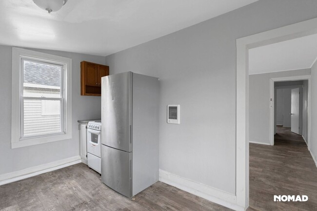 Building Photo - Charming 1BR Duplex in Salem