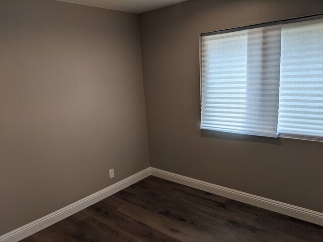 Building Photo - 4 Bed-2.5 Bath Two Story Home in San Diego