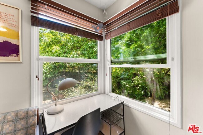 Building Photo - 1338 Montecito Cir