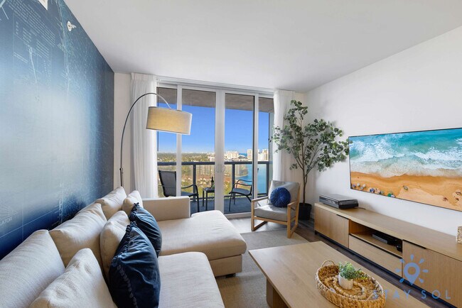 Building Photo - 2602 E Hallandale Beach Blvd