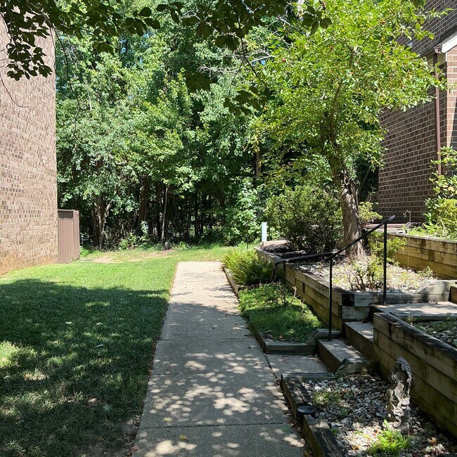 Building Photo - 8946 Skyrock Ct