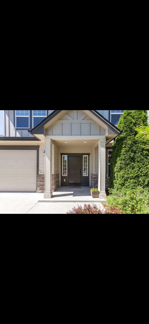 Building Photo - 4 Bedrooms with a large back yard