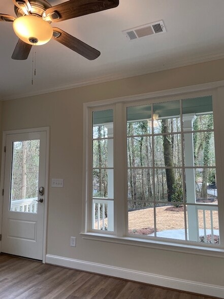 Building Photo - 861 Hickory Dr SW