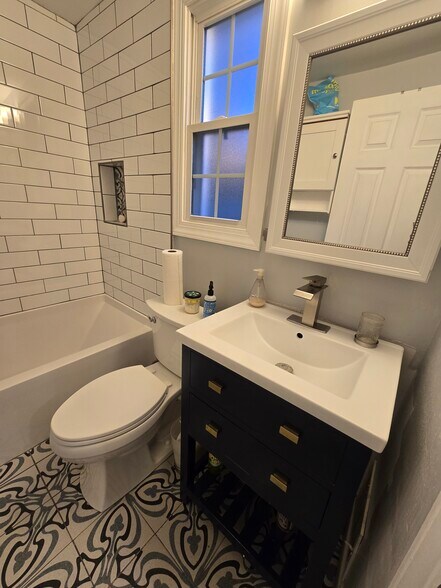 Building Photo - 4338 Coleridge St