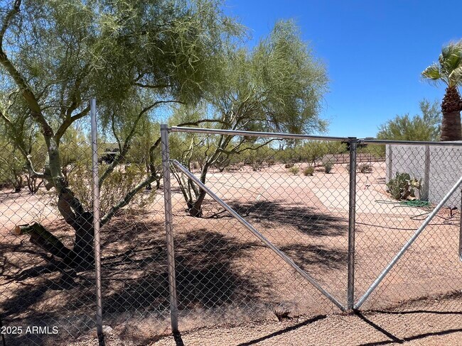Building Photo - 4847 E Calle de Las Estrellas Rd