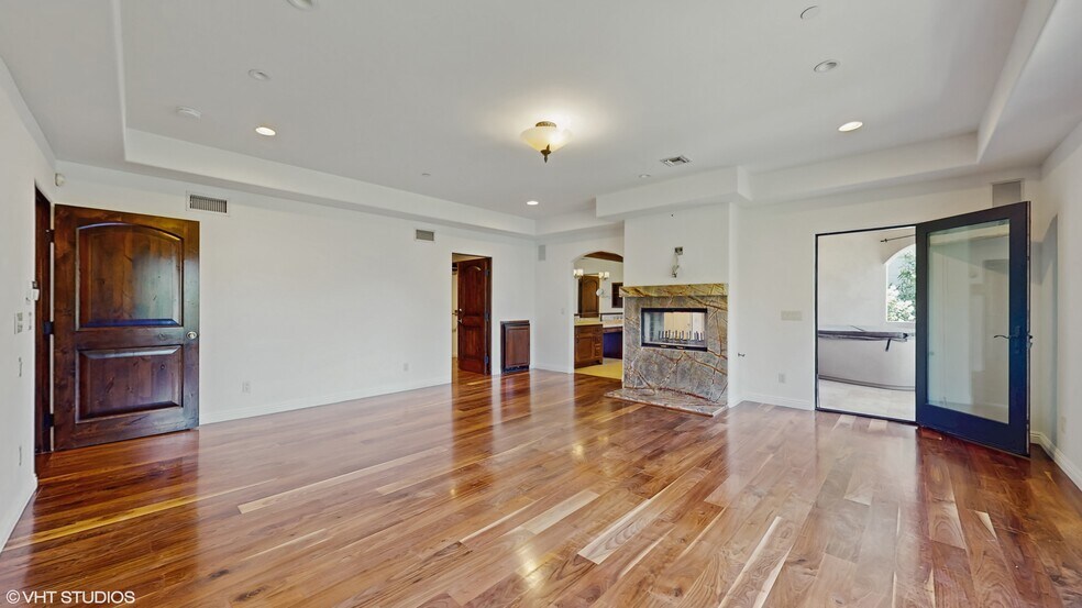 Building Photo - 3311 Deronda Dr