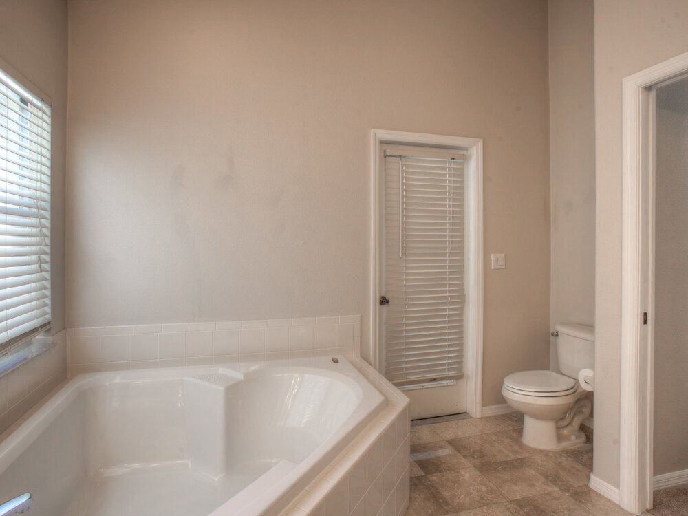 Building Photo - 9038 Water Hazard Dr