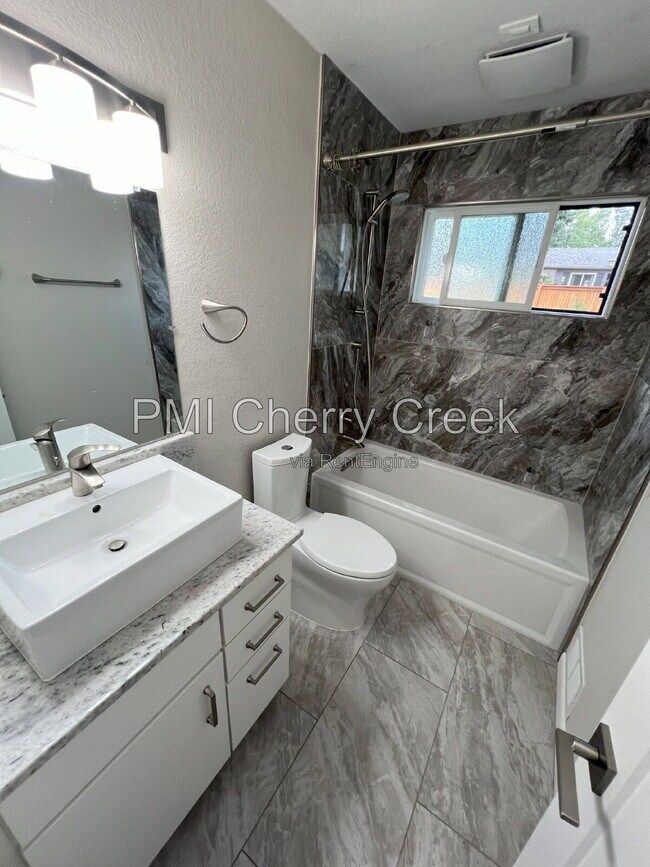 Building Photo - 3000 S Holly Pl