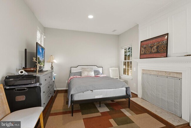 Building Photo - 1122 Cypress Tree Pl