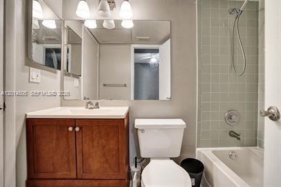 Building Photo - 2871 N Oakland Forest Dr