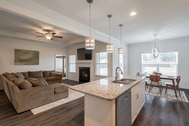 Building Photo - Move-In Ready Bogart Home with Open Layout and Private Fenced Yard