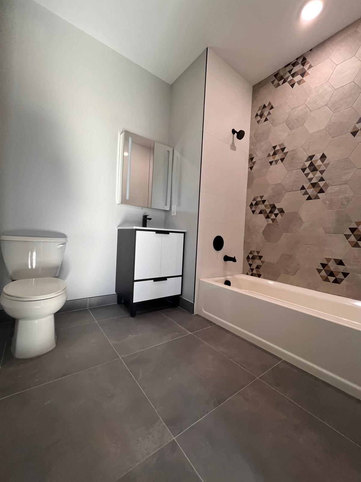 Building Photo - 130 Mallory Ave