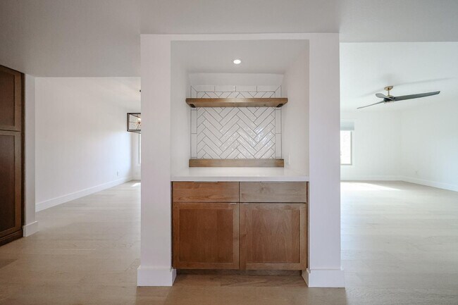 Building Photo - 8372 E Solano Dr
