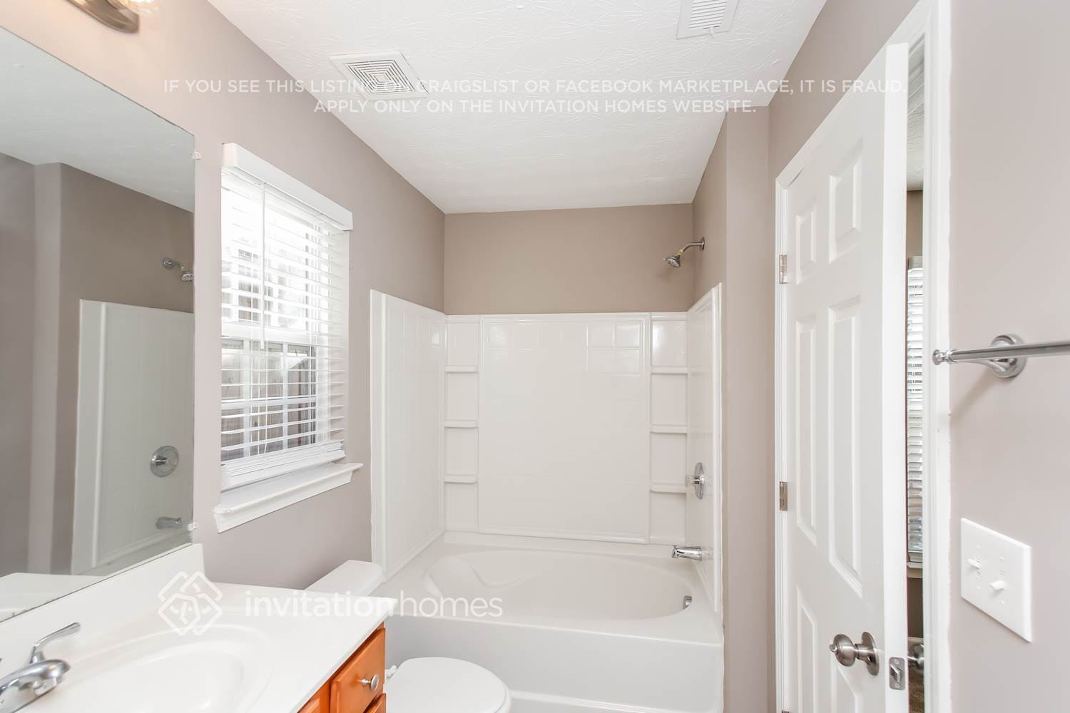 Building Photo - 232 Topaz Dr