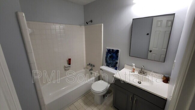 Building Photo - 1070 Huntington Trce SE