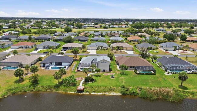 Building Photo - "Spacious 3-Bedroom Retreat with 2 Full Baths in Rotonda West Pinehurst!"