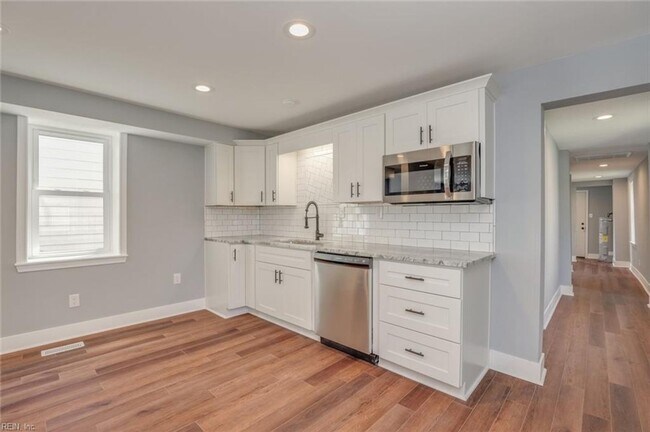 Building Photo - Beautifully remodeled single family home!