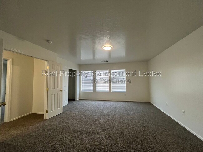 Building Photo - 7347 N 72nd Dr