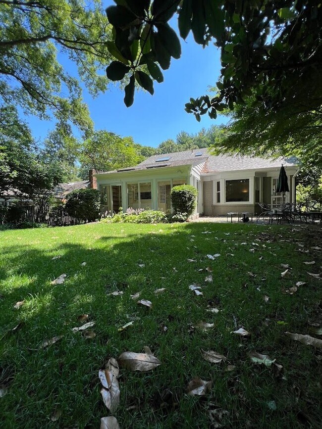 Building Photo - Berkley Stunner