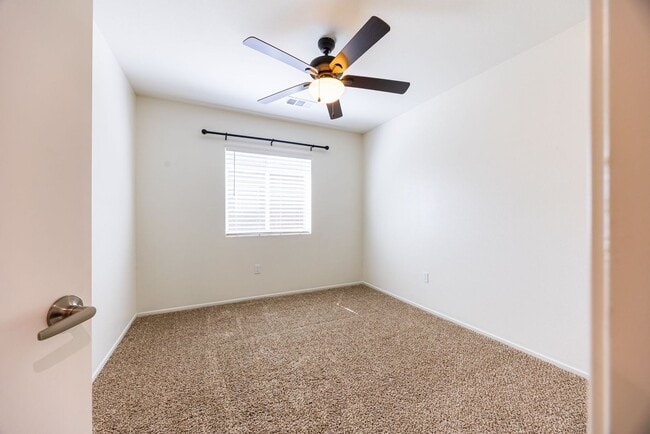 Building Photo - 511 Meadow Ct