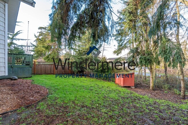Building Photo - Single-Level 3 Bedroom Home with Fenced Yard