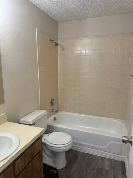 Building Photo - 5370 SE 30th Pl