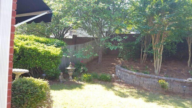 Building Photo - 312 Declaire Way NE
