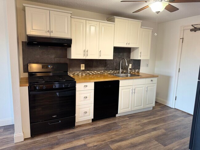 Building Photo - 136 Mammoth Rd