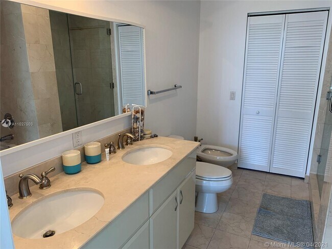 Building Photo - 6365 Collins Ave