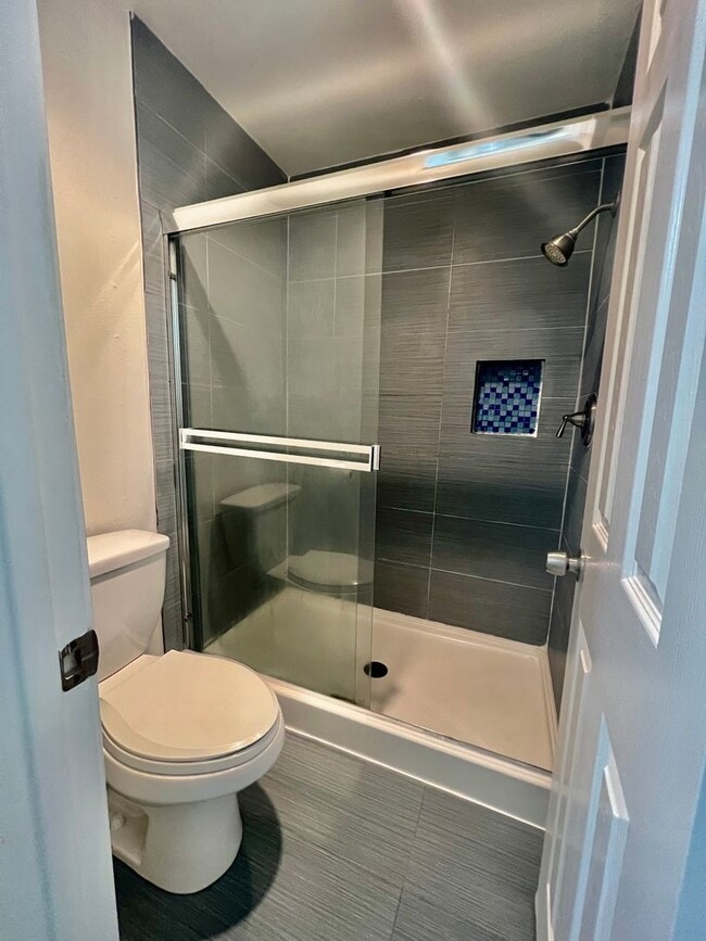 Building Photo - Georgous Calabasas Condo