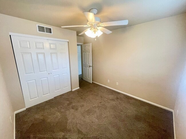 Building Photo - Amazing 3 bed, 3.5 bath Condo in Rigden Farm!