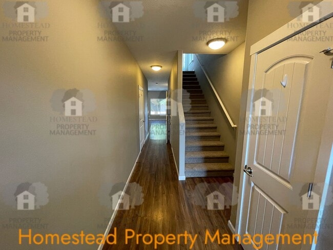 Building Photo - 1410-1412 Marigold Dr